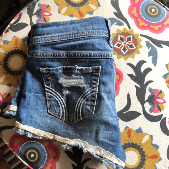 Hollister low rise short shorts - Picture 2 of 2